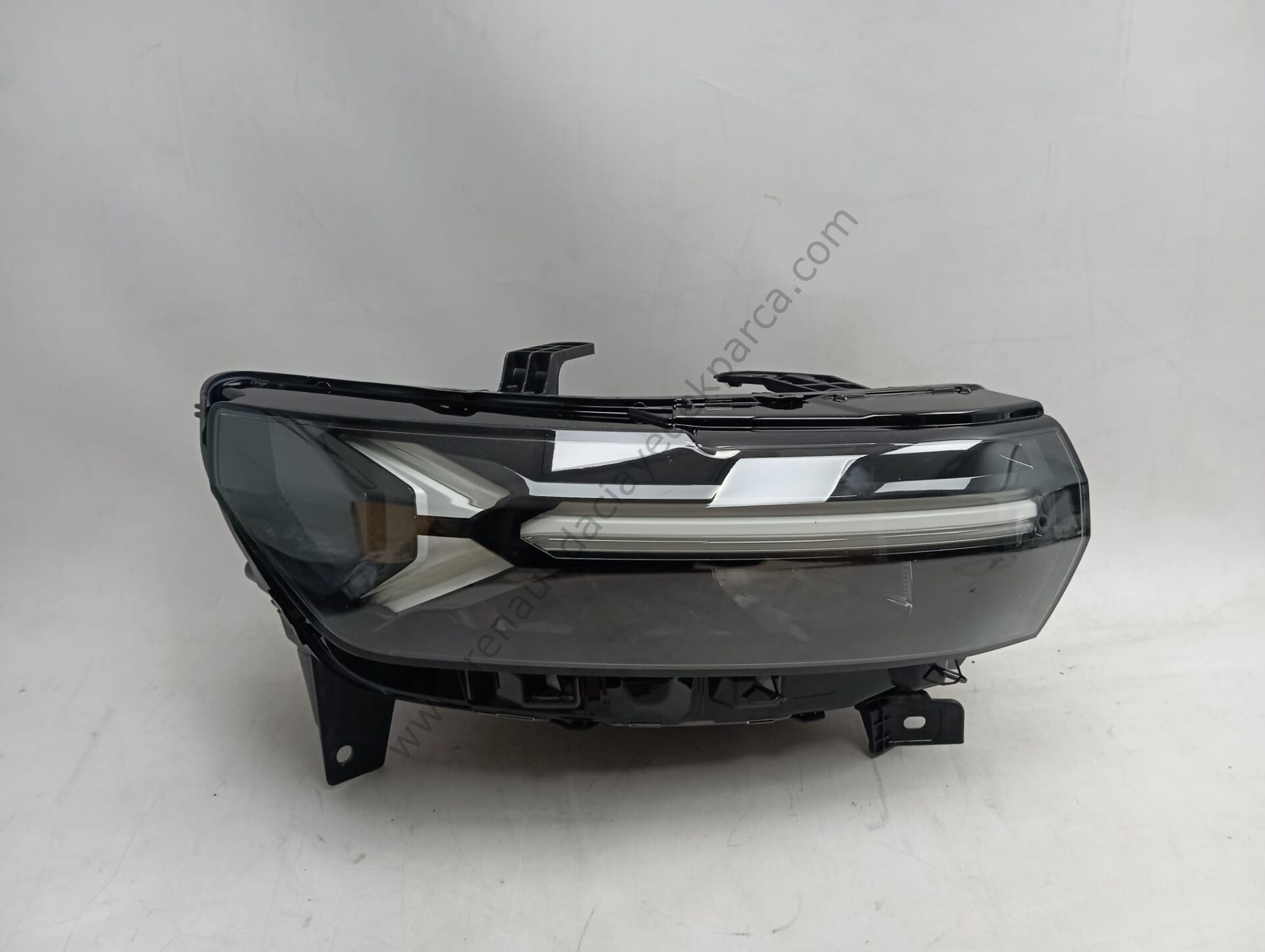Renault Duster 3 Sağ Ön Far 260100444R