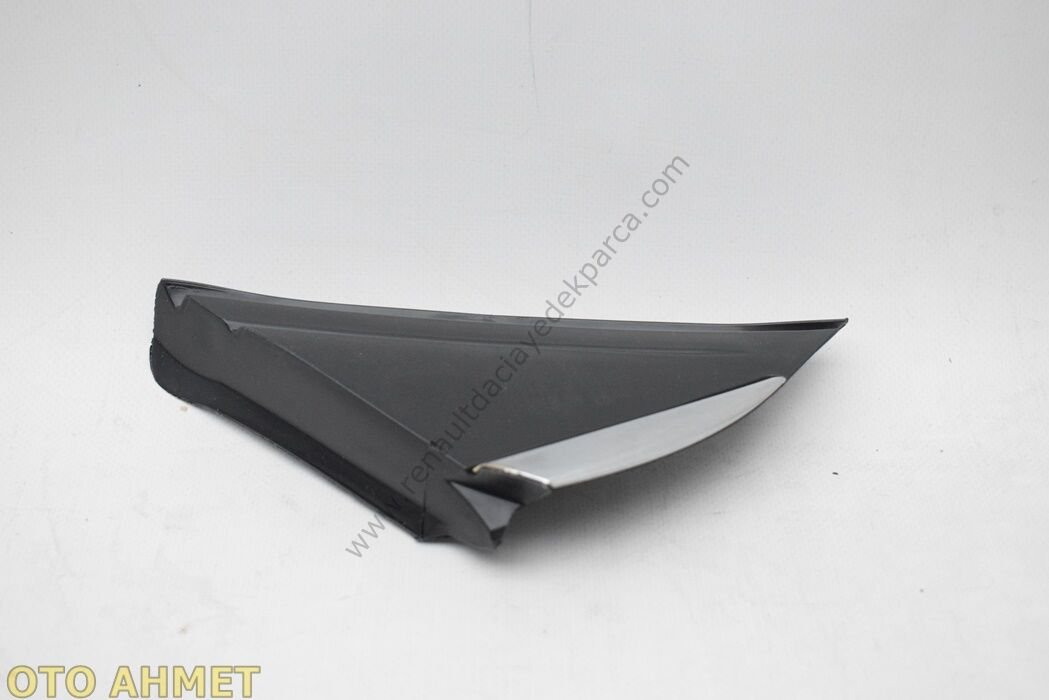 Renault Megane 4 Sağ Çamurluk Köşe Plastiği Ayna Muskası