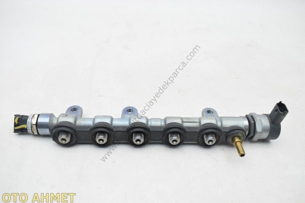 Yakıt Rampası 175217750R M9r Motor Qashqai Latitude