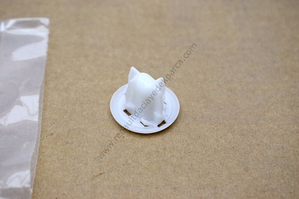 Renault Master 2 Far Tırnağı